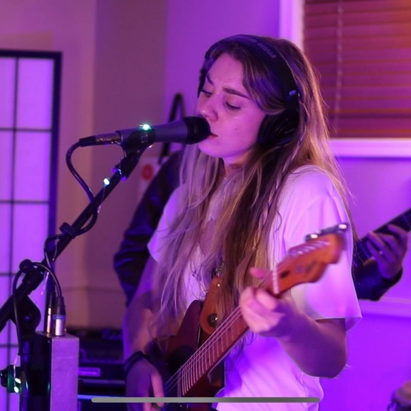 Meet your Posher, Briana - Picture 5 of 6